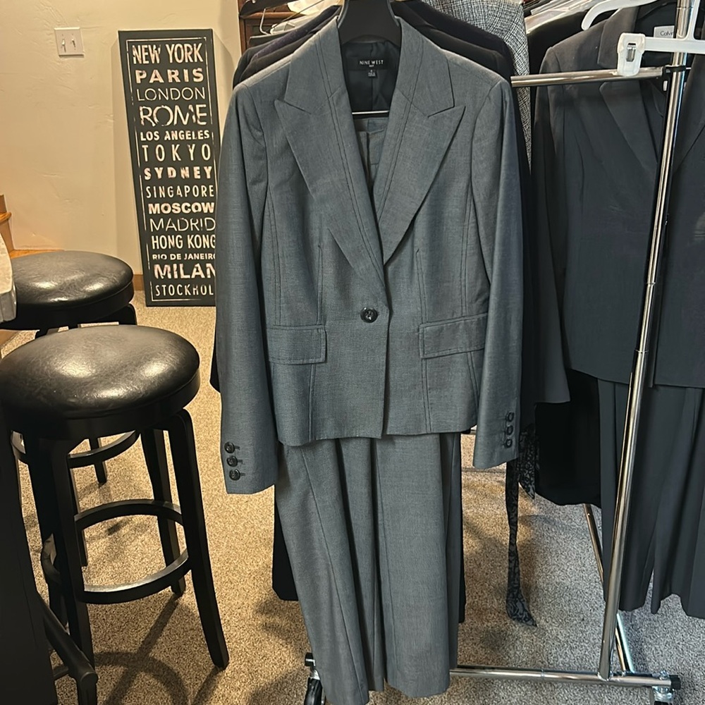Nine West pantsuit, size 4, one button blazer with trouser pants